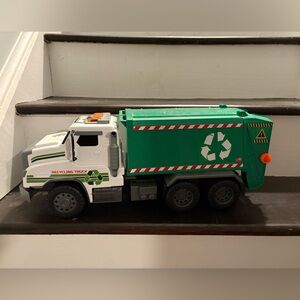 Recycle garbage truck